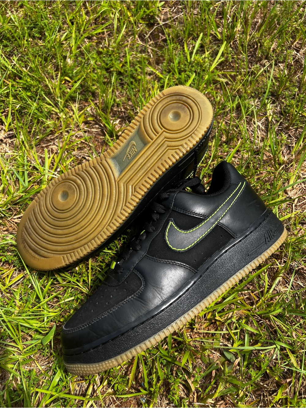 CLEAN Nike size 10 Womens Air Force 1 2008 AF1 Black Volt Green Shoes